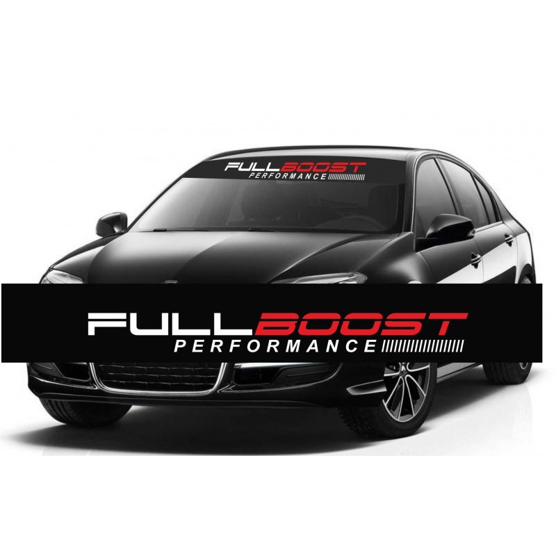 Full Boost Performance schwarzer Sportwagen mit rot-weißem Tuning Aufkleber auf Windschutzscheibe