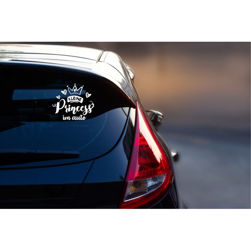 Auto-Sticker "Kleine Prinzessin im Auto" – Süßes Design mit Krone und Herzen, ideal für Heckscheiben